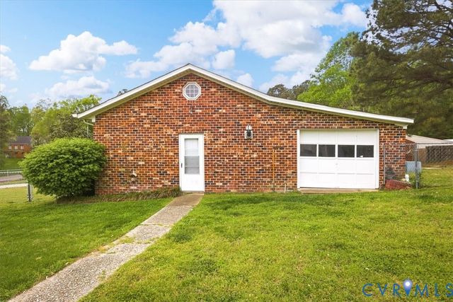 712 Reese Dr, Sandston, VA 23150