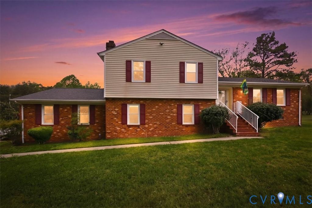 712 Reese Dr, Sandston, VA 23150