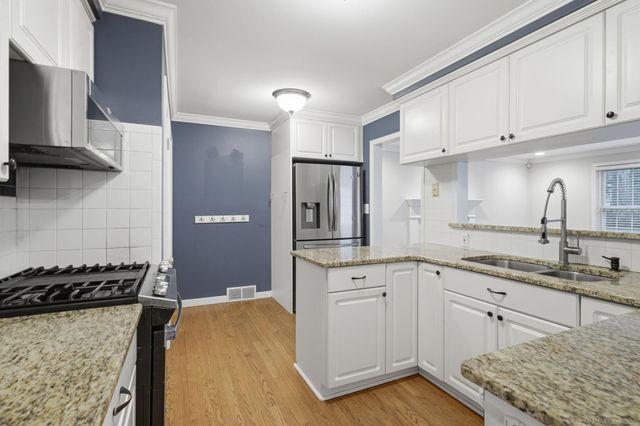 32200 Arlington Drive, Beverly Hills, MI 48025
