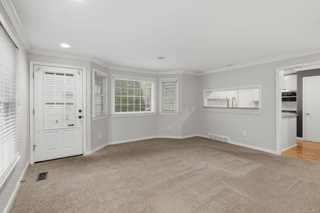 32200 Arlington Drive, Beverly Hills, MI 48025