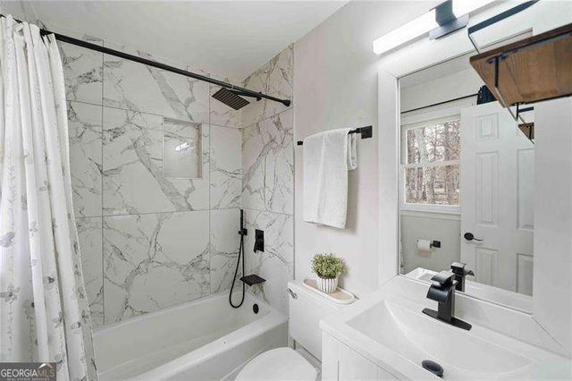 137 Weatherburne Drive, Roswell, GA 30076