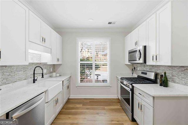 137 Weatherburne Drive, Roswell, GA 30076