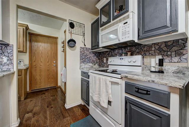 333 NE 9th Place, Newcastle, OK 73065