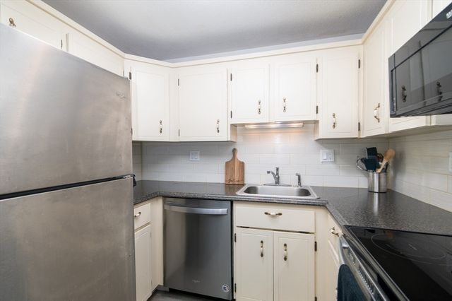 108 Norton Avenue 4, Easton, MA 02375