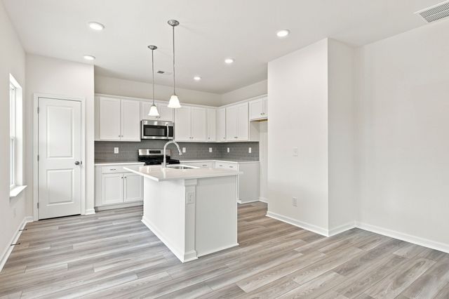 625 Nightengale Ridge Dr, Columbia, TN 38401
