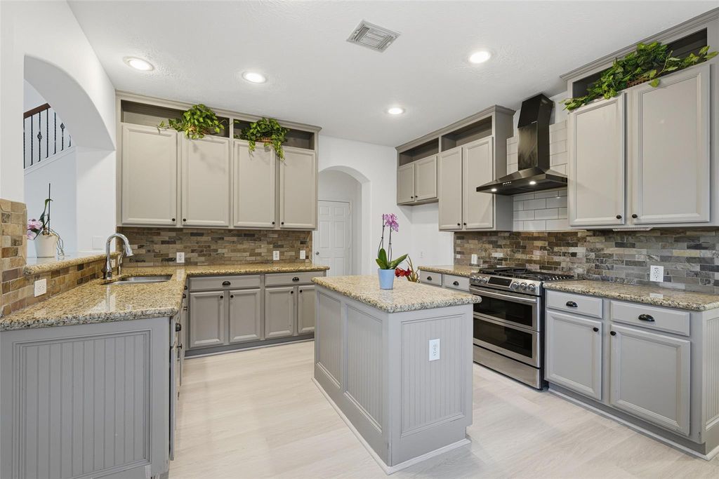 Image 11 of property listing at 10434 Antelope Alley, Missouri City, TX 77459
