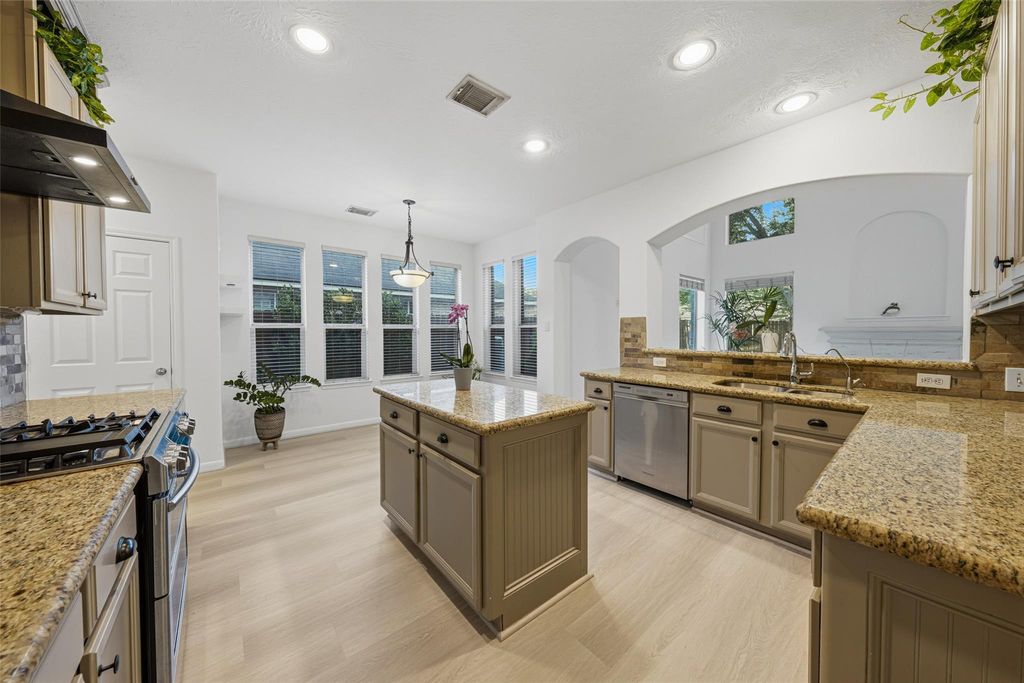 Image 12 of property listing at 10434 Antelope Alley, Missouri City, TX 77459