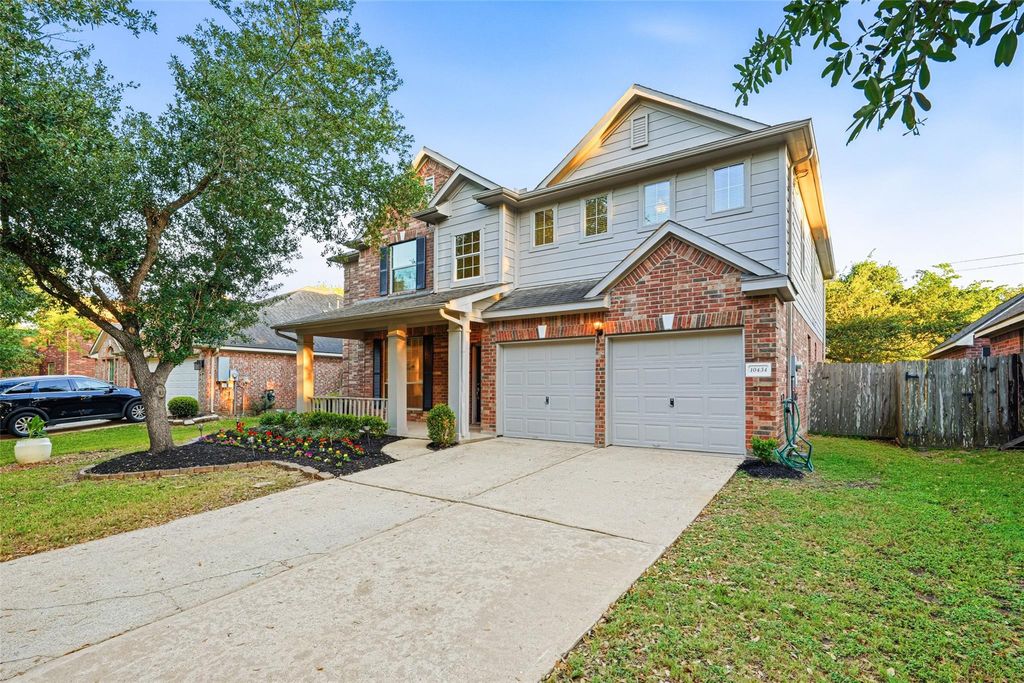 Image 2 of property listing at 10434 Antelope Alley, Missouri City, TX 77459