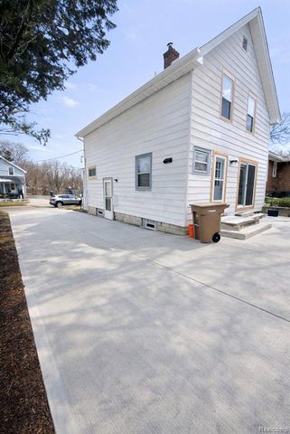 385 Whittemore Street, Pontiac, MI 48342