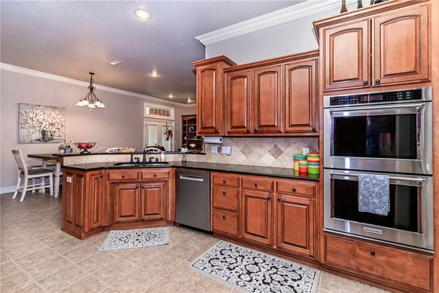 2104 Caribou Lane, Elm Springs, AR 72762