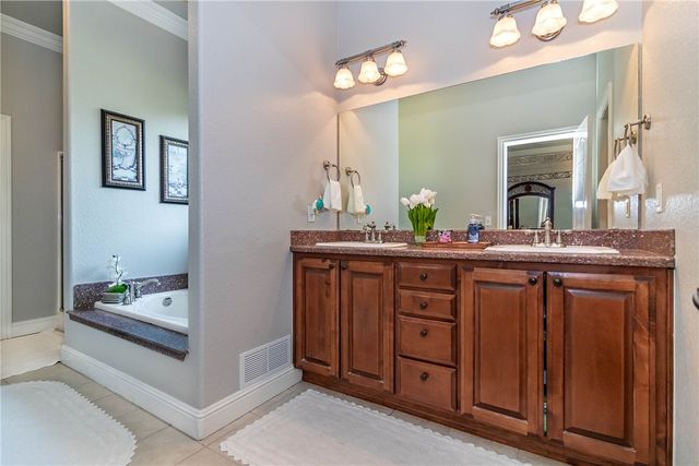 2104 Caribou Lane, Elm Springs, AR 72762