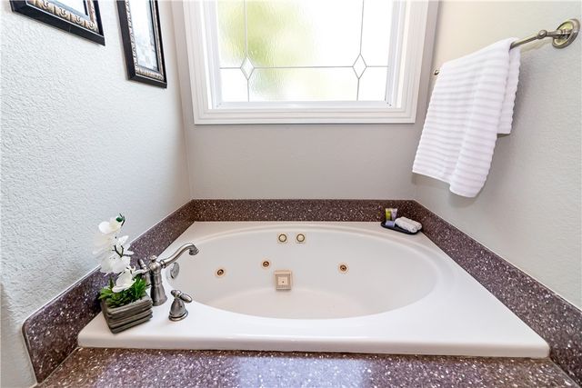 2104 Caribou Lane, Elm Springs, AR 72762