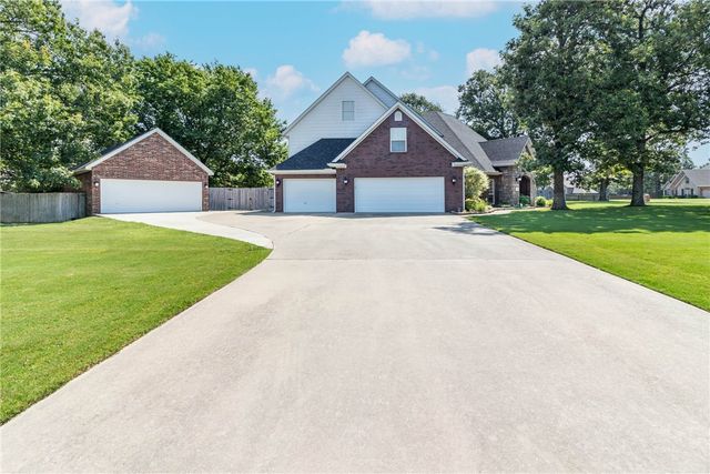 2104 Caribou Lane, Elm Springs, AR 72762