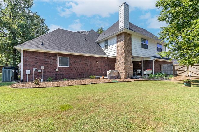 2104 Caribou Lane, Elm Springs, AR 72762