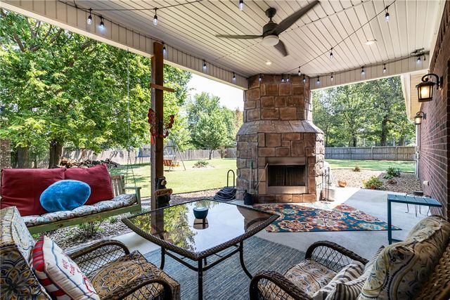 2104 Caribou Lane, Elm Springs, AR 72762