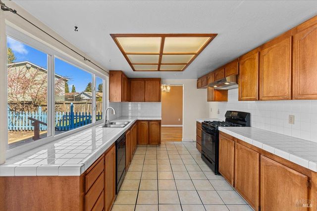 800 Mckillop Ct, Petaluma, CA 94954