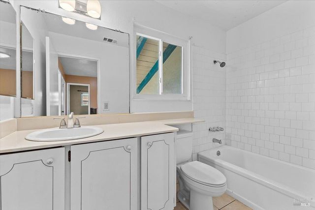 800 Mckillop Ct, Petaluma, CA 94954