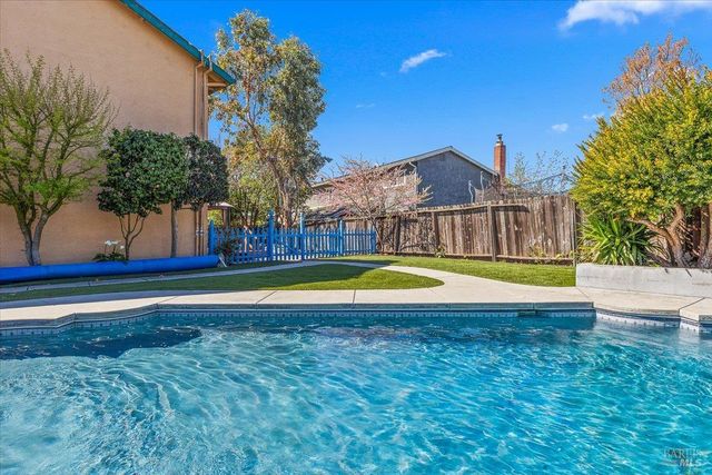 800 Mckillop Ct, Petaluma, CA 94954