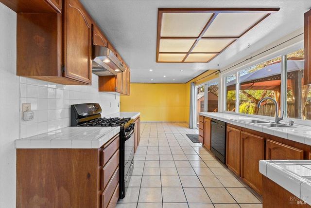 800 Mckillop Ct, Petaluma, CA 94954