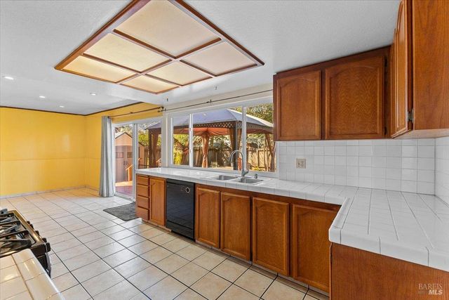 800 Mckillop Ct, Petaluma, CA 94954