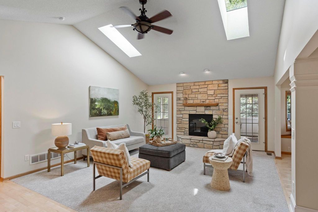 2452 Eagle Valley Drive, Woodbury, MN 55129 — photo 2