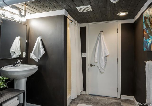 930 E 2nd Street, Royal Oak, MI 48067