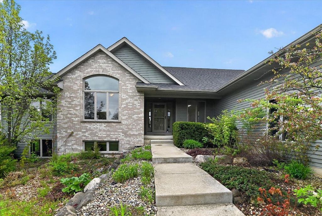 2988 Wyndwood Way, Sun Prairie, WI 53590