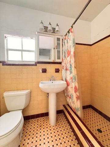 2500 JACKSON Street, Hollywood, FL 33020