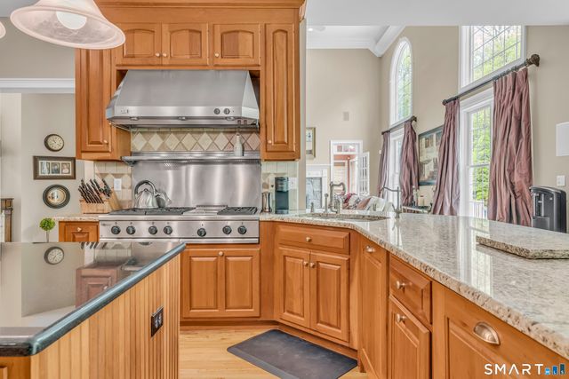 10 Arthurs Court, Newtown, CT 06470