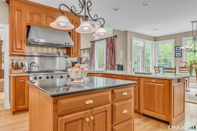 10 Arthurs Court, Newtown, CT 06470