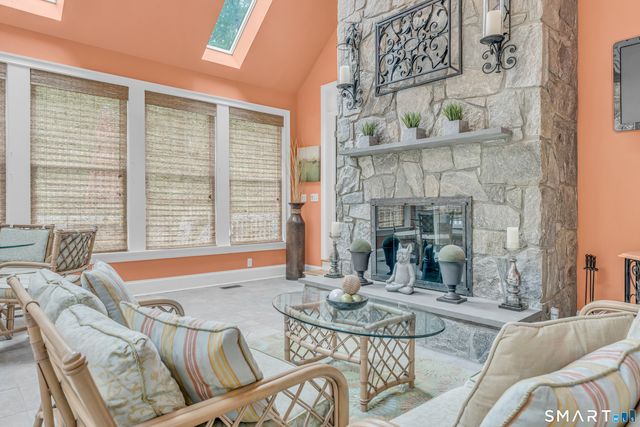 10 Arthurs Court, Newtown, CT 06470