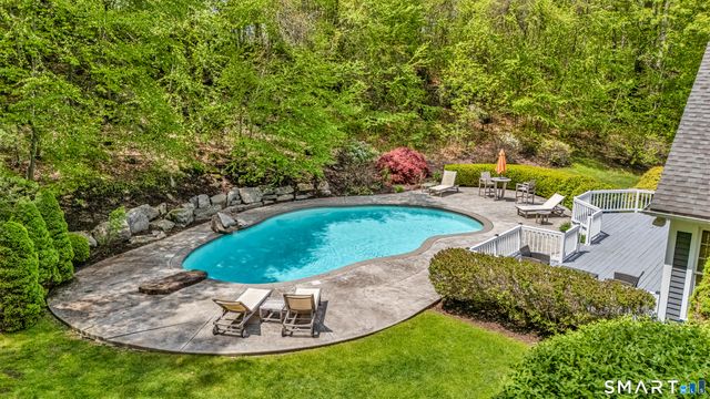 10 Arthurs Court, Newtown, CT 06470