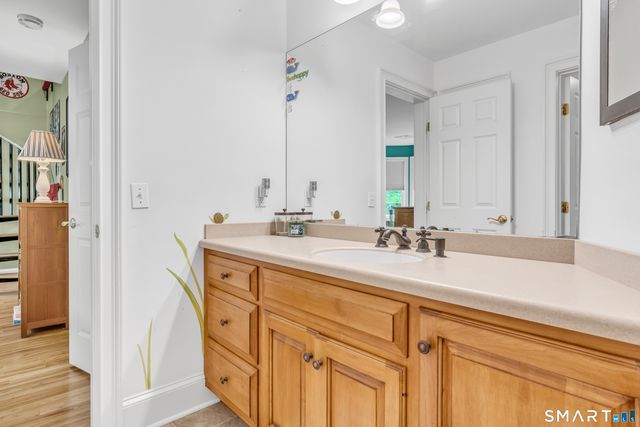 10 Arthurs Court, Newtown, CT 06470