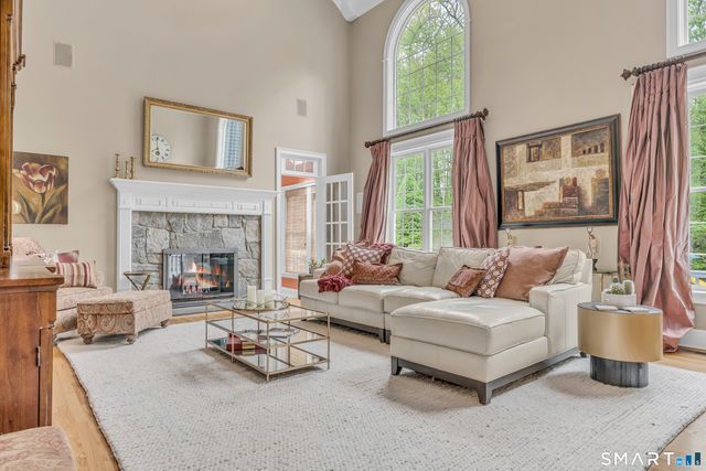 10 Arthurs Court, Newtown, CT 06470