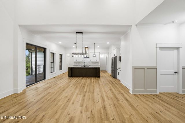 909 S Chilhowee Drive, Knoxville, TN 37914