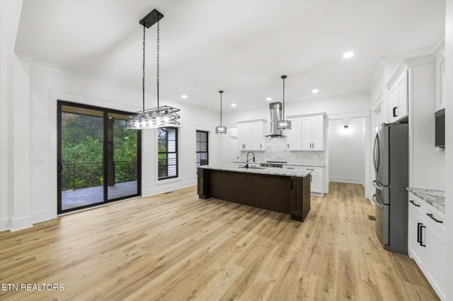 909 S Chilhowee Drive, Knoxville, TN 37914