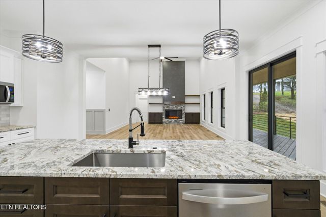 909 S Chilhowee Drive, Knoxville, TN 37914