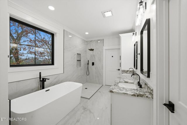 909 S Chilhowee Drive, Knoxville, TN 37914