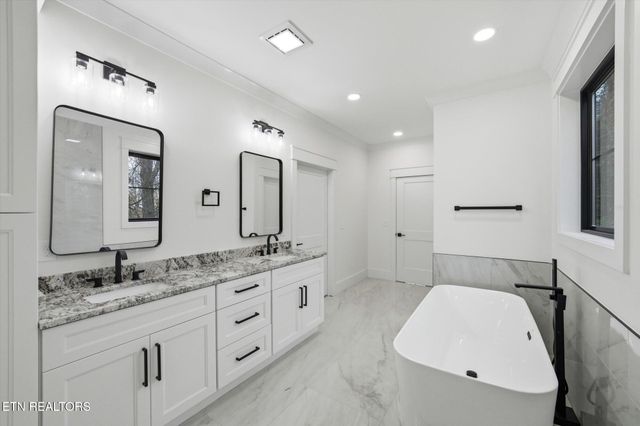 909 S Chilhowee Drive, Knoxville, TN 37914