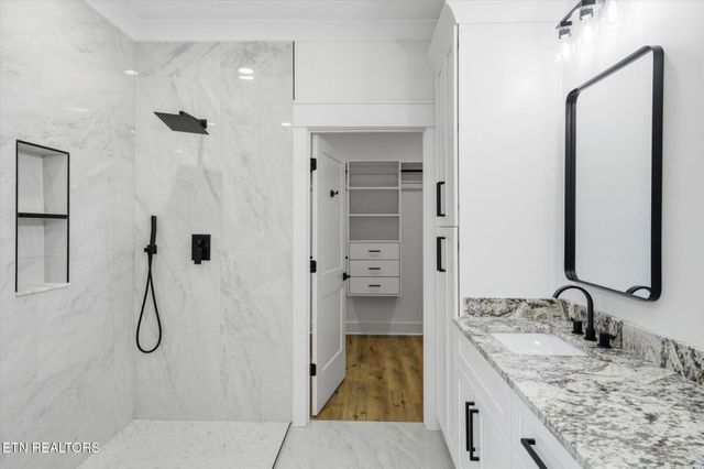 909 S Chilhowee Drive, Knoxville, TN 37914