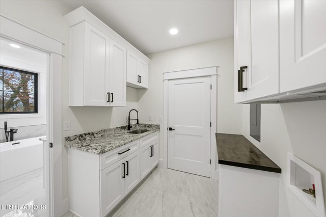 909 S Chilhowee Drive, Knoxville, TN 37914