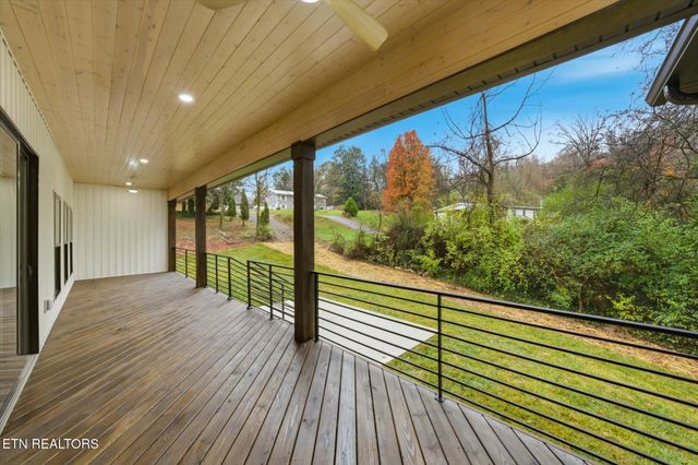 909 S Chilhowee Drive, Knoxville, TN 37914