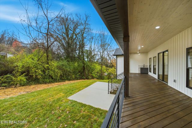 909 S Chilhowee Drive, Knoxville, TN 37914