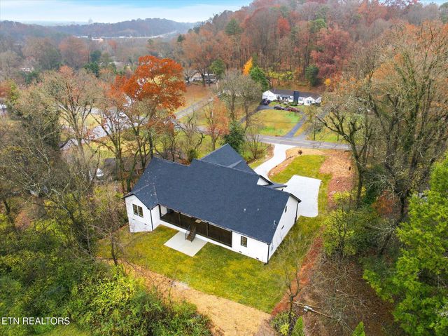 909 S Chilhowee Drive, Knoxville, TN 37914