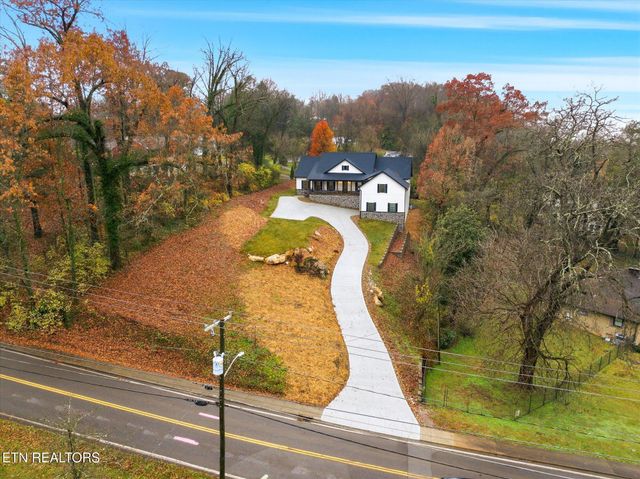 909 S Chilhowee Drive, Knoxville, TN 37914