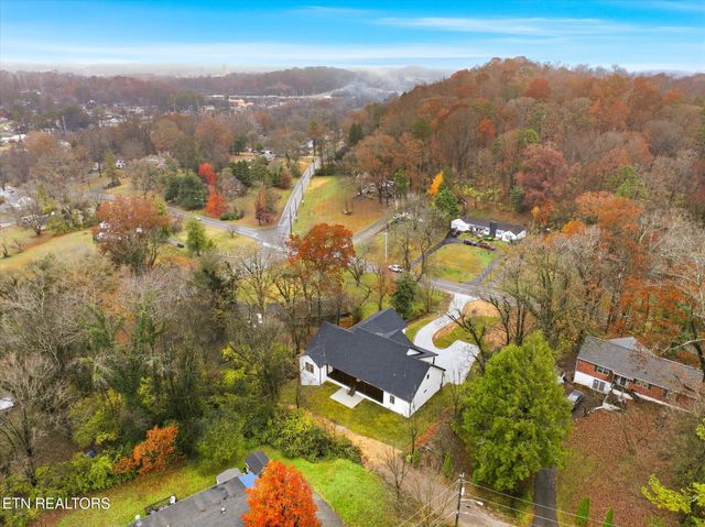 909 S Chilhowee Drive, Knoxville, TN 37914