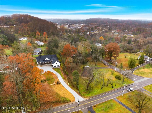 909 S Chilhowee Drive, Knoxville, TN 37914