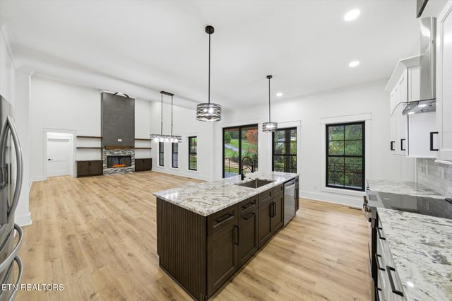 909 S Chilhowee Drive, Knoxville, TN 37914