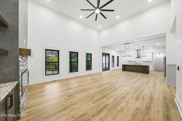 909 S Chilhowee Drive, Knoxville, TN 37914