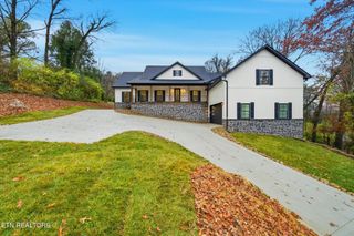 909 S Chilhowee Drive, Knoxville, TN 37914